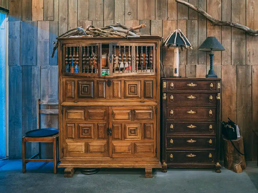 pest-free-vintage-oak-furniture-with-serve-pest-control